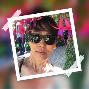 Meet your Posher, Ina